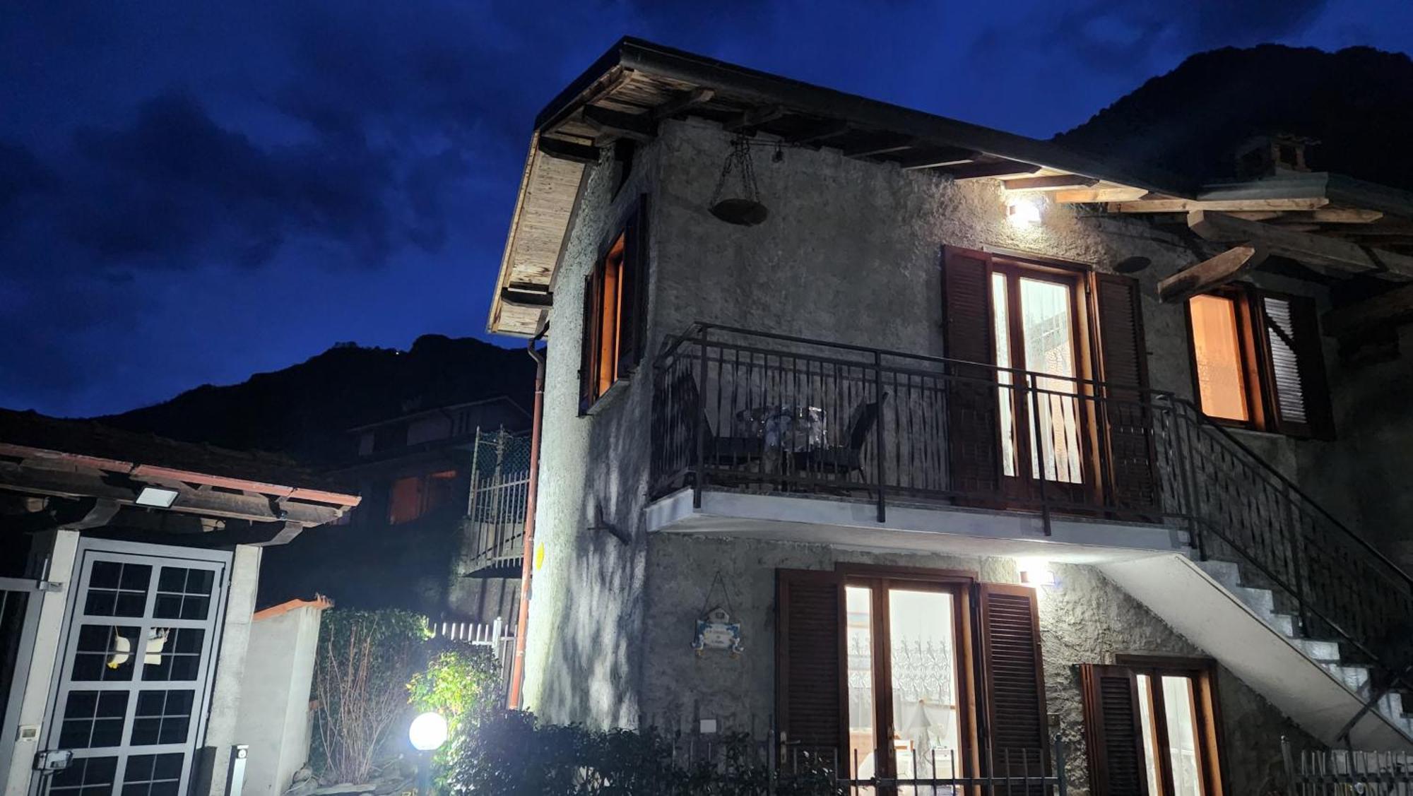 Laura'S Cottage With Lake View, Detached, 5 Kilometers From Varenna Лиерна Екстериор снимка