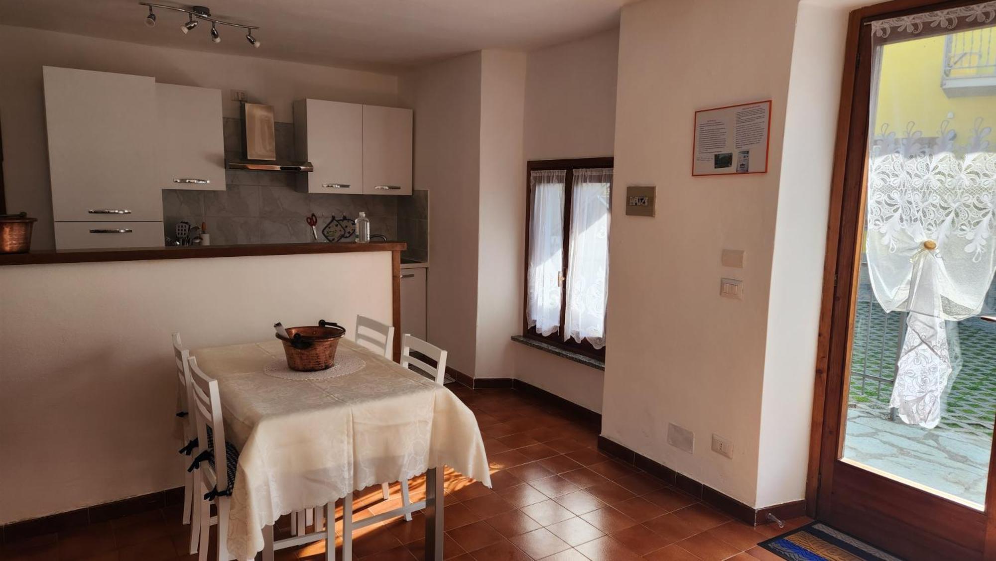 Laura'S Cottage With Lake View, Detached, 5 Kilometers From Varenna Лиерна Екстериор снимка